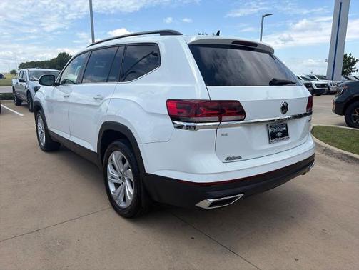 Pure White 2022 Volkswagen Atlas 2.0T SE