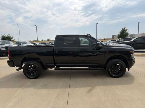 Diamond Black Crystal Pearlcoat 2026 RAM 2500 Black Express Crew Cab 4x4 6'4' Box