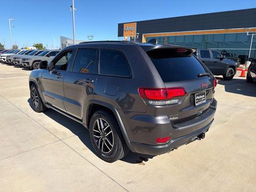 Granite Crystal Metallic Clearcoat 2020 Jeep Grand Cherokee Trailhawk