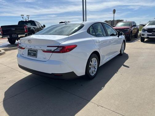 White 2025 Toyota Camry SE