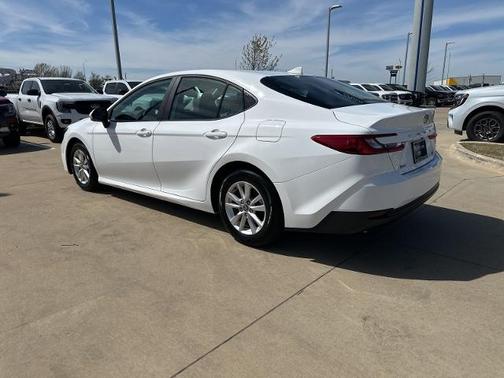 White 2025 Toyota Camry SE