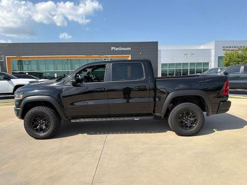 Diamond Black Crystal Pearlcoat 2025 RAM 1500 RHO Crew Cab 4x4 5'7' Box