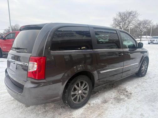 2015 Chrysler Town & Country S