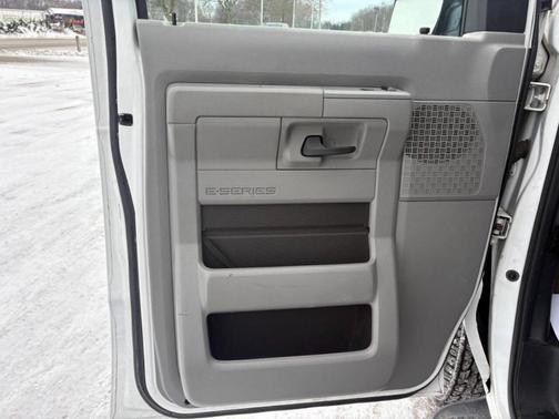 2013 Ford E350 Super Duty XLT