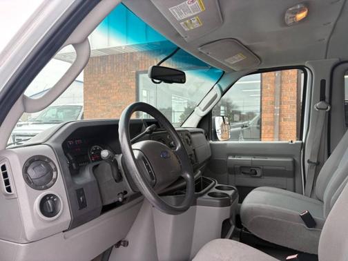 2013 Ford E350 Super Duty XLT