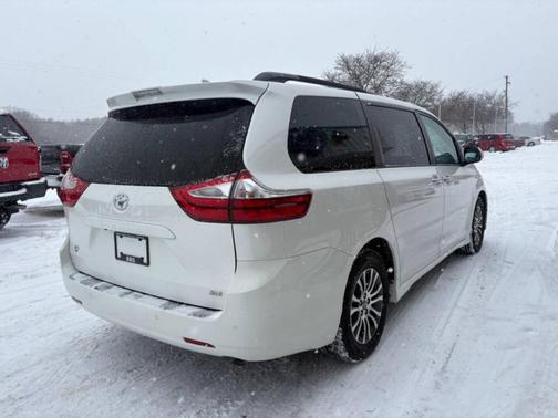 2019 Toyota Sienna XLE Premium