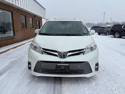 2019 Toyota Sienna XLE Premium