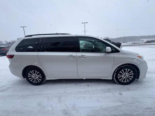 2019 Toyota Sienna XLE Premium