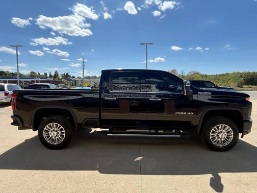 Black 2022 Chevrolet Silverado 2500 High Country