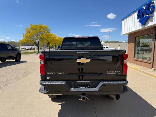 Black 2022 Chevrolet Silverado 2500 High Country