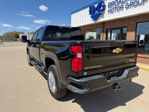 Black 2022 Chevrolet Silverado 2500 High Country
