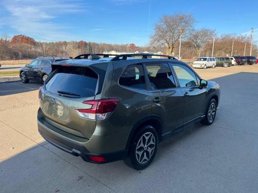 2022 Subaru Forester Premium