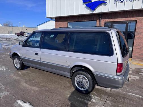 1992 Plymouth Grand Voyager LE