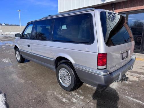 1992 Plymouth Grand Voyager LE