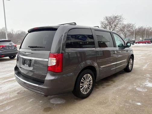 2014 Chrysler Town & Country Touring-L