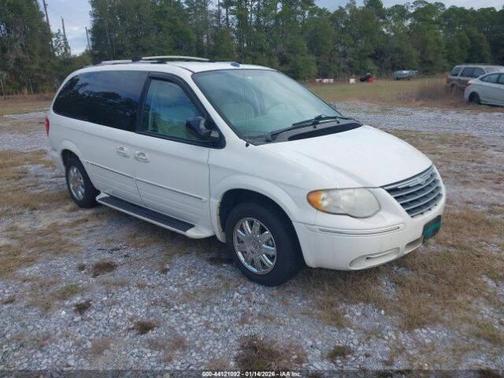 2005 Chrysler Town & Country Limited