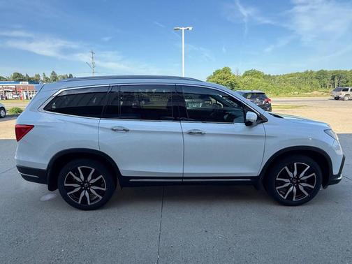 White 2022 Honda Pilot Elite