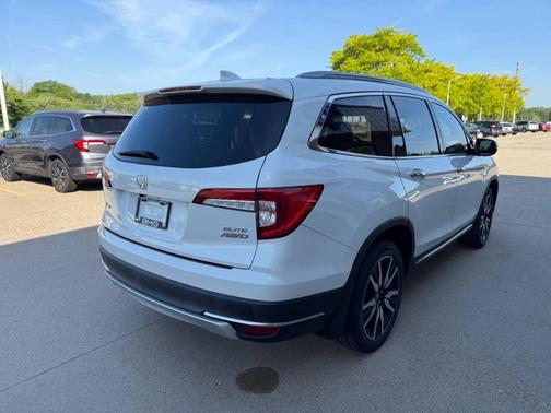 White 2022 Honda Pilot Elite