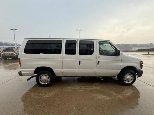 2013 Ford E350 Super Duty XL