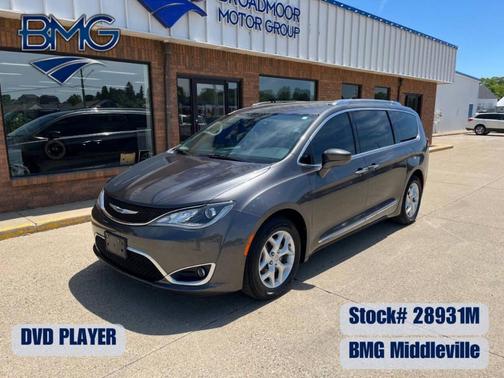 Gray 2018 Chrysler Pacifica Touring-L