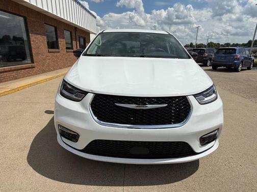2024 Chrysler Pacifica Touring-L