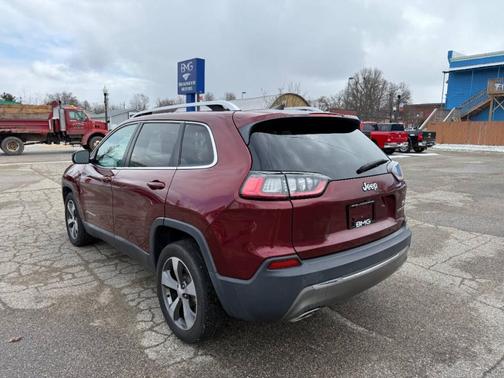 Red 2019 Jeep Cherokee Limited
