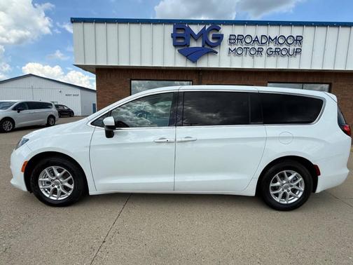 2021 Chrysler Voyager LX