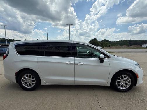 2021 Chrysler Voyager LX
