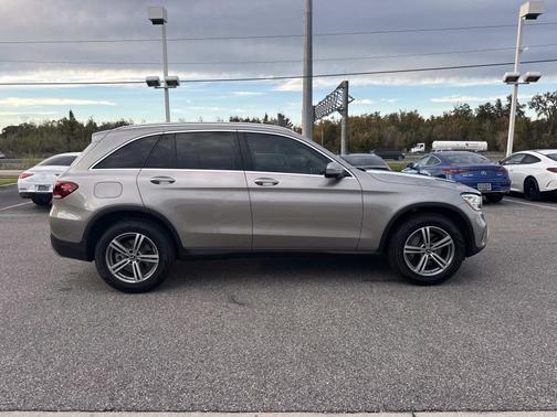 2022 Mercedes-Benz GLC 300 