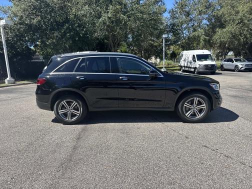 2022 Mercedes-Benz GLC 300 