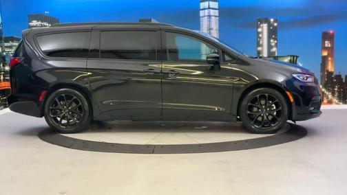 2024 Chrysler Pacifica Touring-L