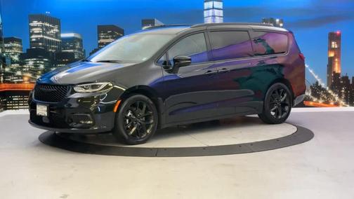 2024 Chrysler Pacifica Touring-L