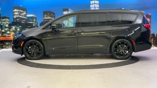 2024 Chrysler Pacifica Touring-L