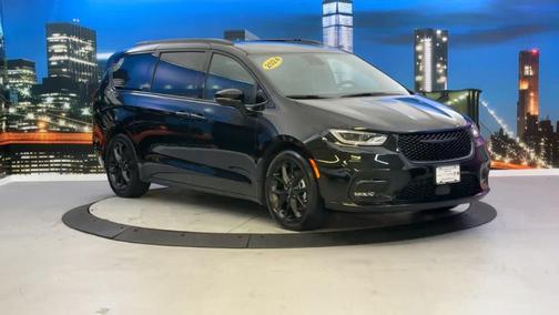 2024 Chrysler Pacifica Touring-L