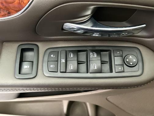 2016 Chrysler Town & Country Touring-L