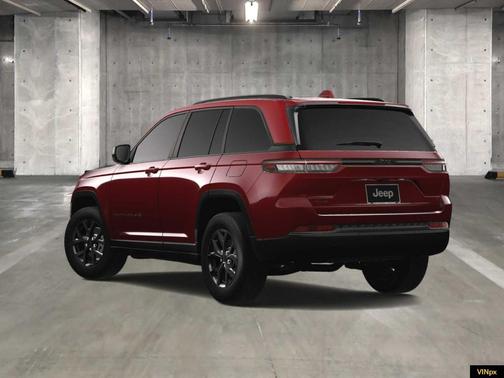 2025 Jeep Grand Cherokee Laredo