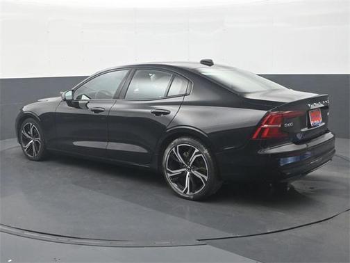 2024 Volvo S60 B5 Plus Dark Theme