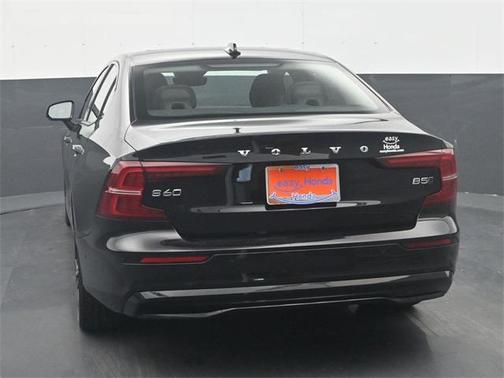 2024 Volvo S60 B5 Plus Dark Theme