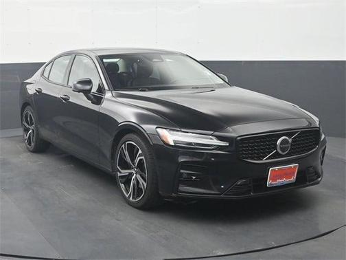 2024 Volvo S60 B5 Plus Dark Theme