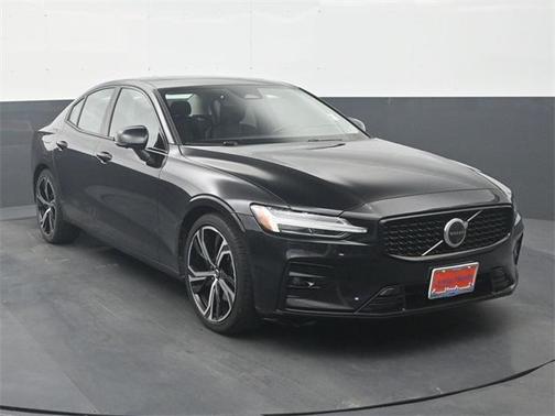 2024 Volvo S60 B5 Plus Dark Theme