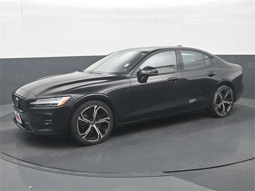 2024 Volvo S60 B5 Plus Dark Theme