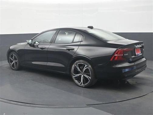 2024 Volvo S60 B5 Plus Dark Theme