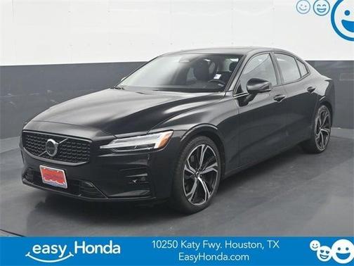 2024 Volvo S60 B5 Plus Dark Theme