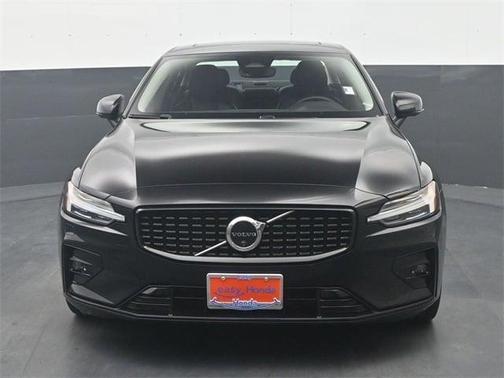 2024 Volvo S60 B5 Plus Dark Theme