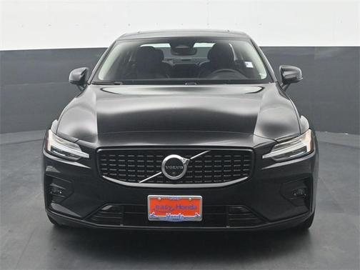2024 Volvo S60 B5 Plus Dark Theme