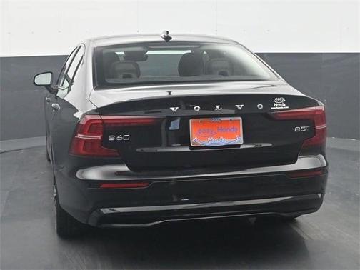 2024 Volvo S60 B5 Plus Dark Theme