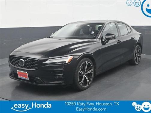 2024 Volvo S60 B5 Plus Dark Theme