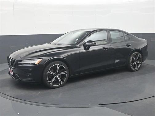 2024 Volvo S60 B5 Plus Dark Theme