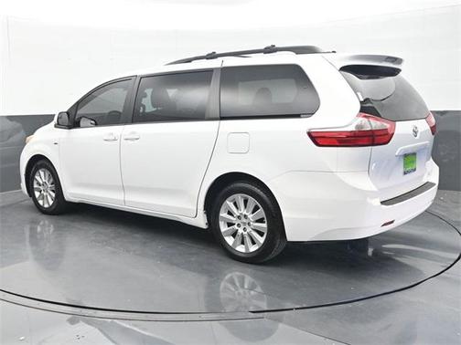 2016 Toyota Sienna LE