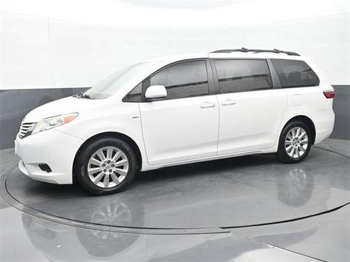 2016 Toyota Sienna LE